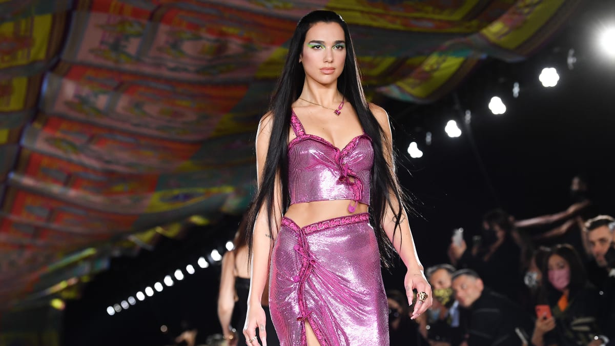 Dua Lipa Makes Her Runway Debut at Versace