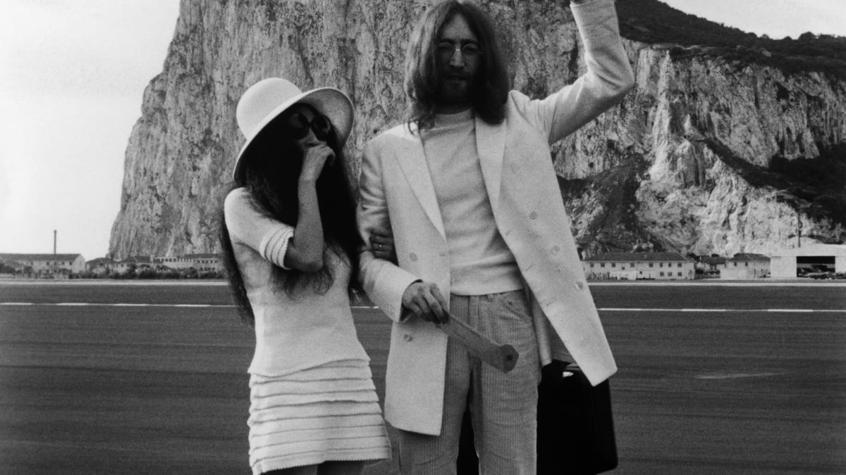 Great Outfits in Fashion History: Yoko Ono's Simple Wedding Dress