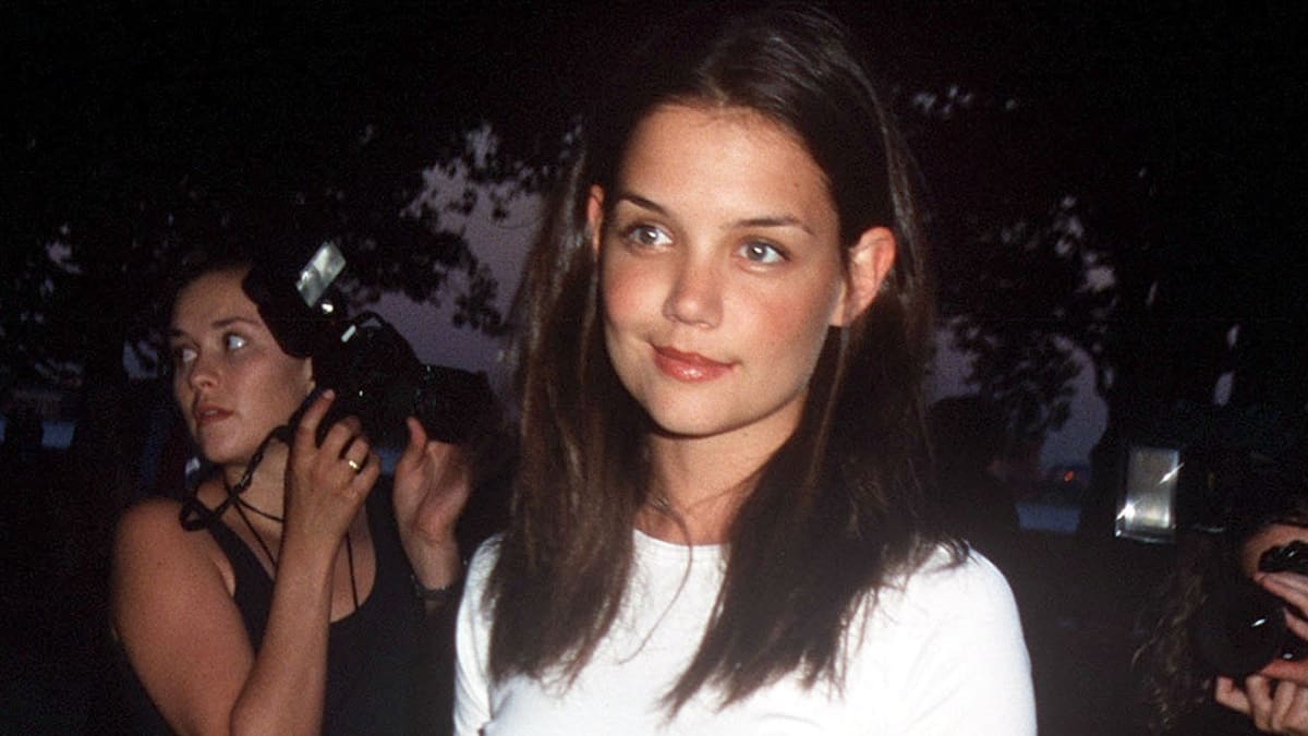 Great Outfits in Fashion History: Katie Holmes Does Y2K Minimalism in Calvin Klein