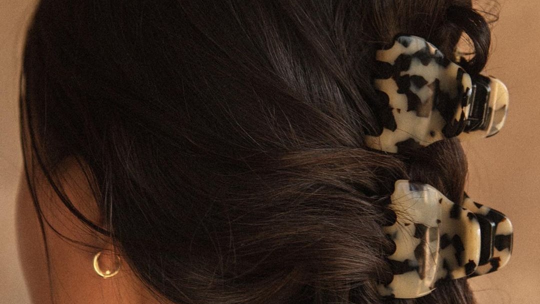 The Chic Claw Clip That Also Makes Air-Drying Your Hair Amazingly Simple