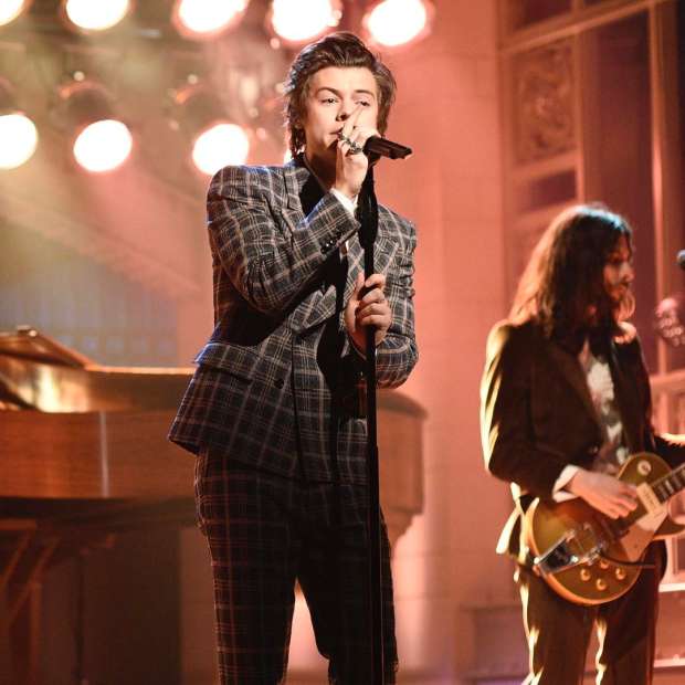 Harry Styles in Fall 2017 Gucci suit on "Saturday Night Live." Photo: @nbcsnl/Instagram