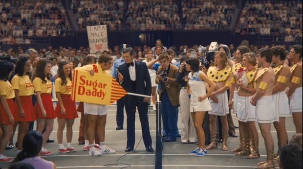 Bobby Riggs, outfitted in a '70s version of spon con, faces off against Billie Jean King in Ted Tinling couture and blue suede Adidas. Photo: Melinda Sue Gordon. © 2017 Twentieth Century Fox Film Corporation All Rights Reserved