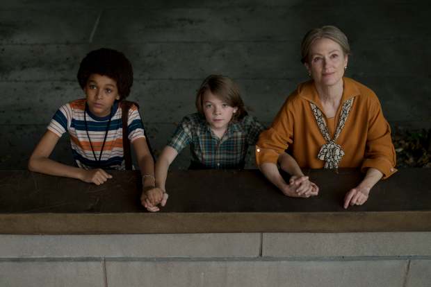 Jamie (Jaden Michael), Ben (Oakes Fegley) and Julianne Moore. Photo credit: Mary Cybulski/ Amazon Studios and Roadside Attractions