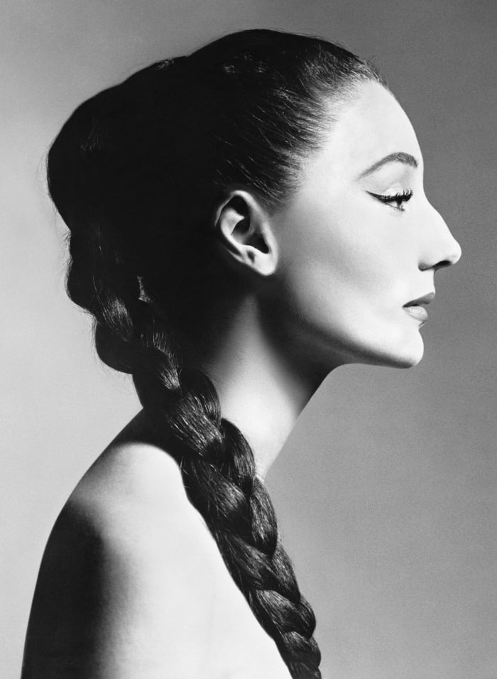 Jacqueline de Ribes, 1955. Photo: Richard Avedon, © The Richard Avedon Foundation, Courtesy of The Metropolitan Museum of Art