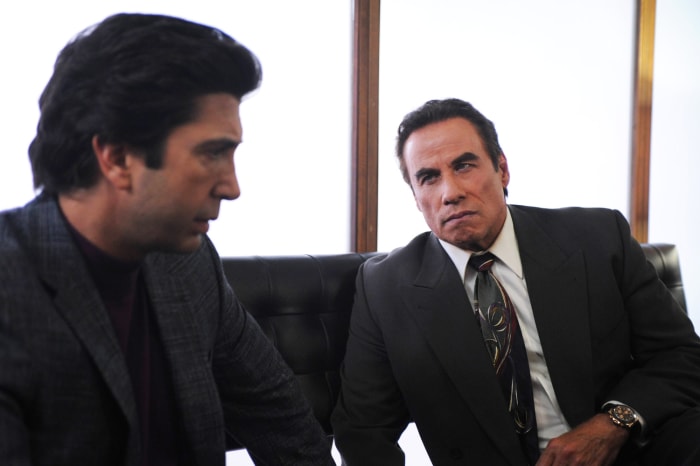 Robert Kardashian (David Schwimmer), Robert Shapiro (John Travolta) and Shapiro's snazzy '90s tie. Photo: Ray Mickshaw/FX