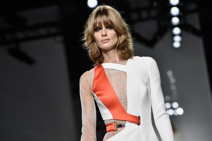 A look from Atelier Versace's spring 2016 couture collection. Photo: Pascal Le Segretain/Getty Images