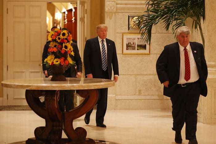 This picture of Trump and a staffer is not Photoshopped, I promise. (Photo: Joe Readle/Getty Images)