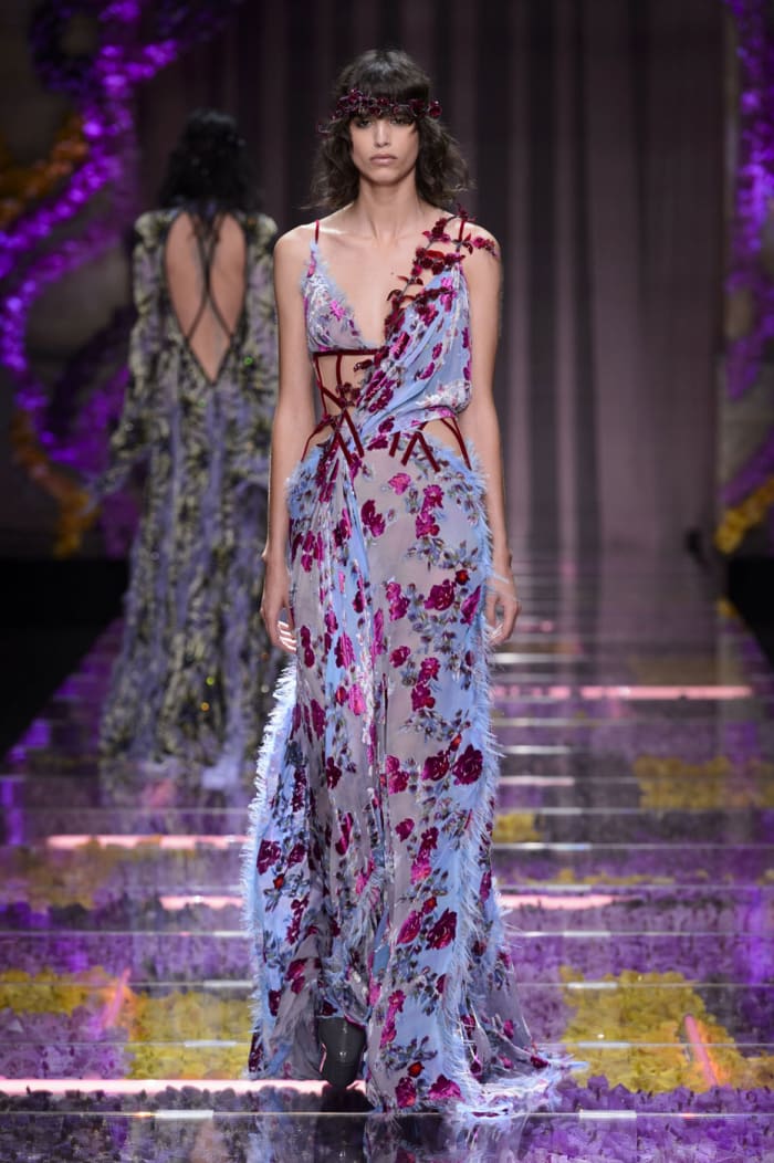 Atelier Versace Sends Haute Couture Hippies Down the Runway for Fall ...