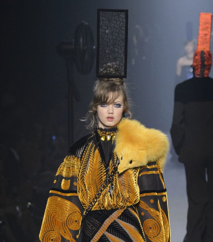 "Idk what I'm wearing either." -Lindsey Wixson. A look from Jean Paul Gaultier's fall 2015 couture collection. Photo: Imaxtree