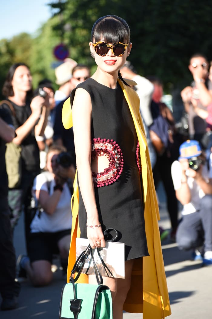 A crowd of desperate photogs is the ultimate street style accessory. Photo: Sarah Jane Barnes/Fashionista