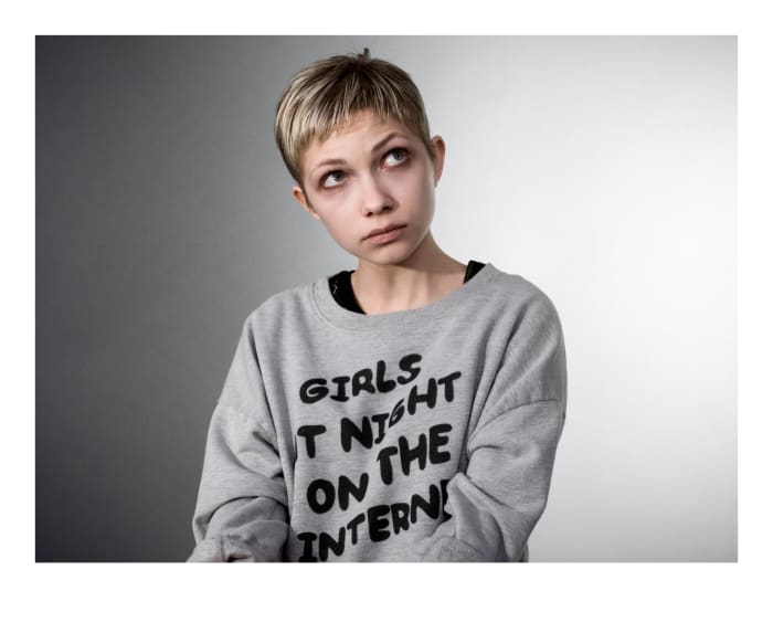 A behind-the-scenes image of Tavi Gevinson for the 2016 Pirelli Calendar. Photo: Annie Leibovitz/Pirelli
