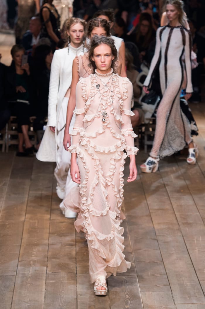 See Every Look from Alexander McQueen's Spring 2016 Collection ...