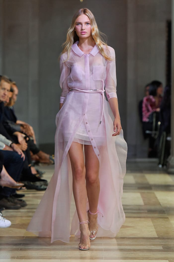 A look from Carolina Herrera's spring 2016 collection and Moda Operandi's best-selling dress Photo: Imaxtree