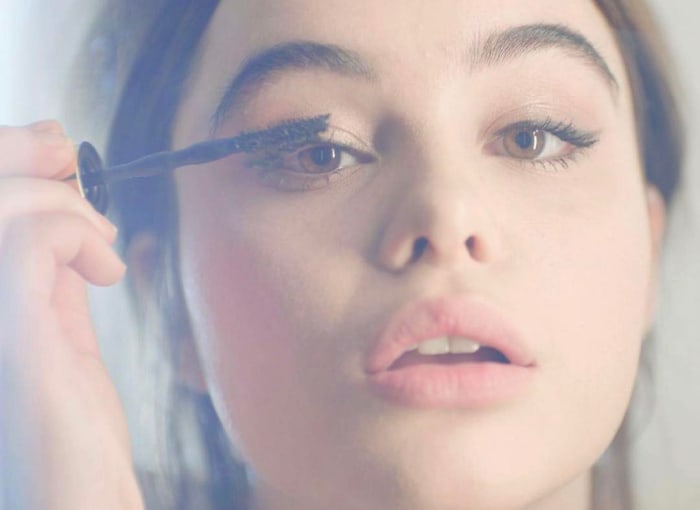 Mascara, the magical eye-opener of the beauty world. Photo: @maybelline/Instagram