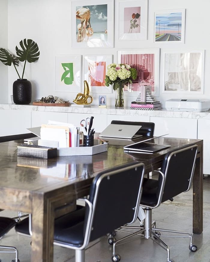This seems like the type of office that'd just somehow always have LaCroix in the fridge. Photo: @theeverygirl_/Instagram via @songofstyle