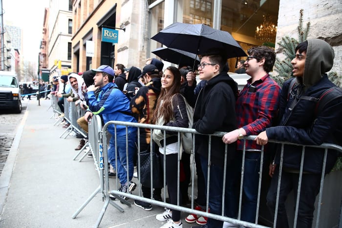 Crowds line up near the Kanye West "Pablo" pop-up in New York City. Photo: Astrid Stawiarz/Getty Images