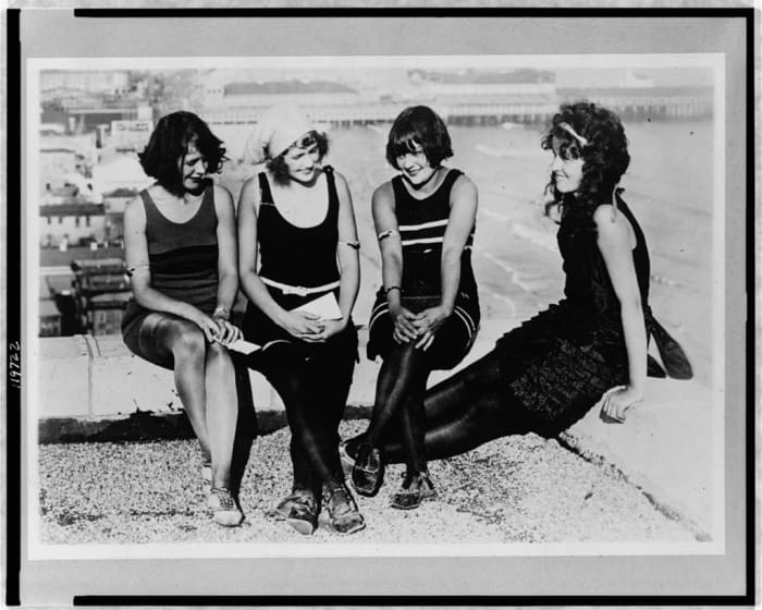 Women in wool knitted swimsuits in Atlantic City in 1922. Photo: Library of Congress