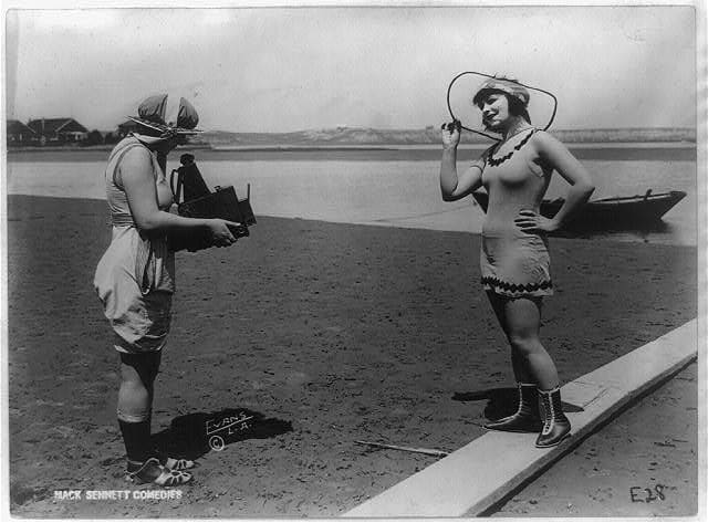 Women wore multiple layers of stockings and shoes to Los Angeles beaches in 1918. Photo: Library of Congress