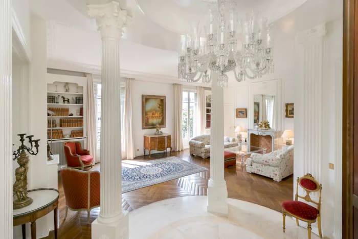 Versaille atmosphere, tbh. Photo: Airbnb
