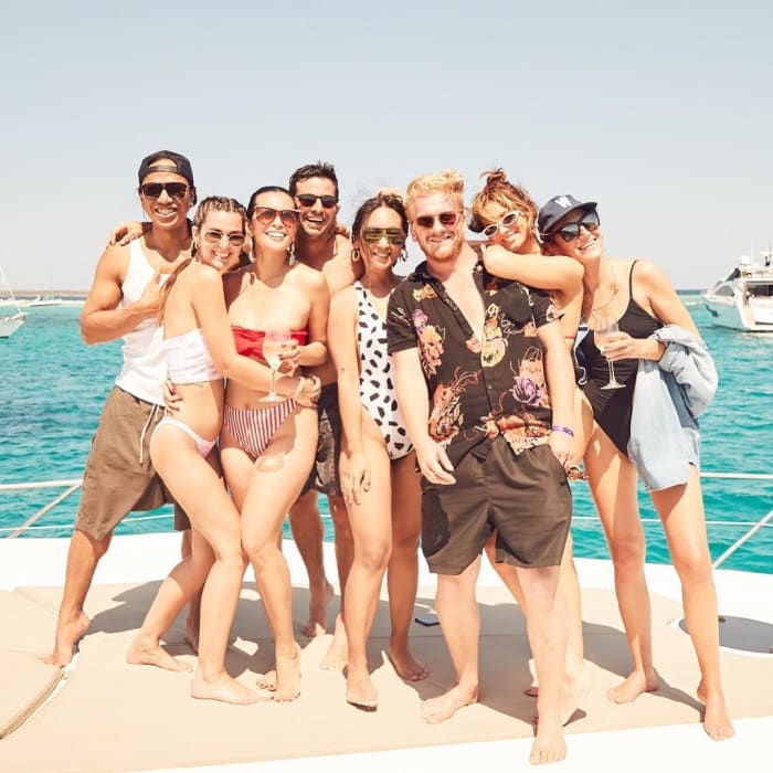 Michael Mente with his Revolve family. Photo: @mmente/Instagram