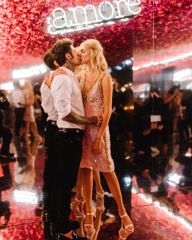 The "amore" sign at Club Ferragnez is Peak Instabait. Photo: @chiaraferragni/Instagram