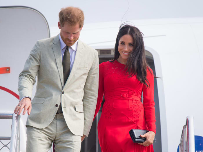 Prince Harry and Meghan Markle (in Self-Portrait) arrive at Fau'amotu Airport in Tonga. Photo: Dominic Lipinski - Pool/Getty Images