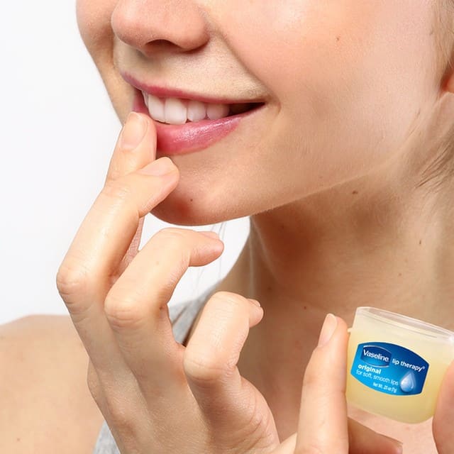 Photo: @vaselinebrand/Instagram