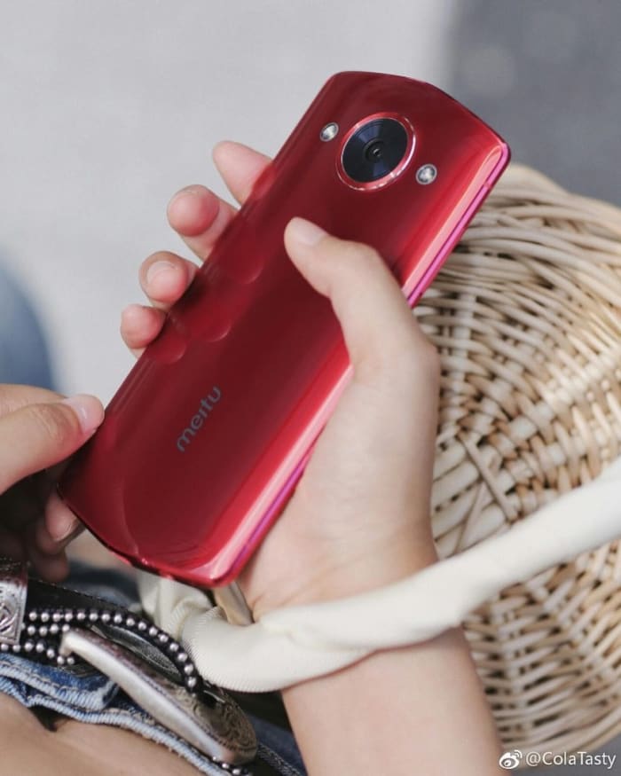 A Meitu phone. Photo: @meitumobile/Instagram