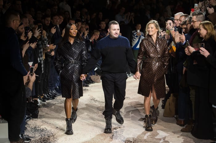 Naomi Campbell, Kim Jones and Kate Moss at the Louis Vuitton's Fall 2018 men's show. Photo: Imaxtree