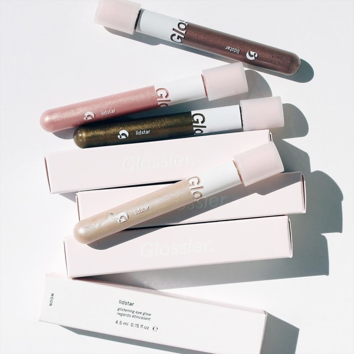 Glossier Lidstar. Photo: @overglowedit/Instagram