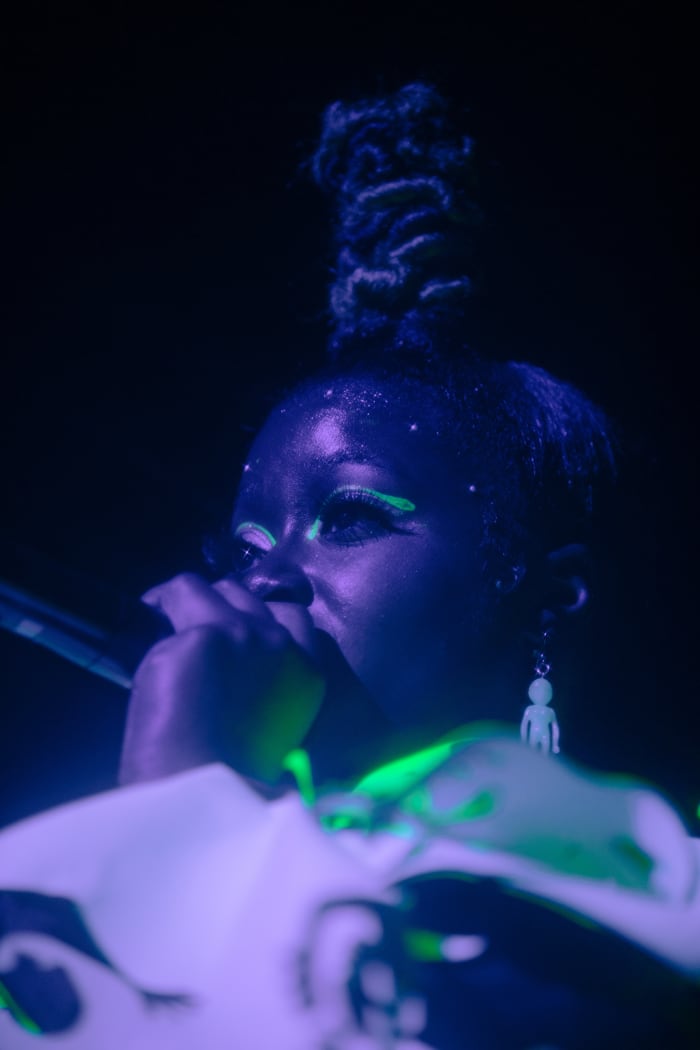 Tierra Whack's On-Stage Wardrobe Is Breaking Boundaries — And Putting ...