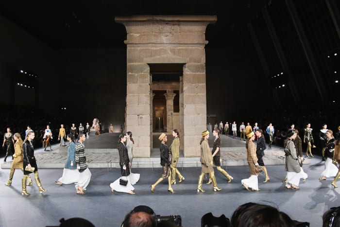 fashion fashion Looks from the Chanel Métiers d'Art 2019 collection.