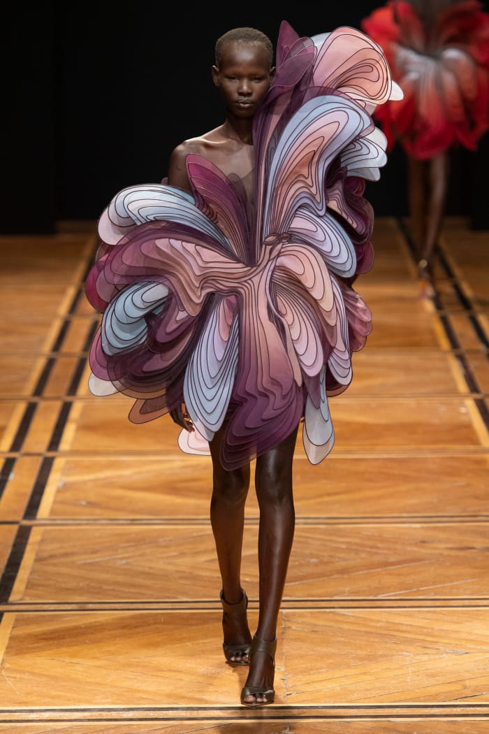 8 Couture Gowns That Fashionista Editors Would Kill to See Lady Gaga ...