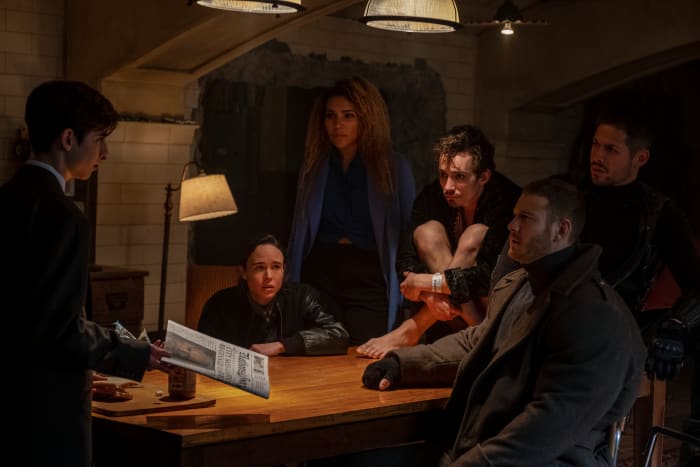 (L-R) Number Five (Aidan Gallagher), Vanya (Ellen Page), Allison (Emmy Raver-Lampman), Klaus (Robert Sheehan), Luther (Tom Hopper) and Diego (David Castañeda). Photo: Christos Kalohoridis/Netflix