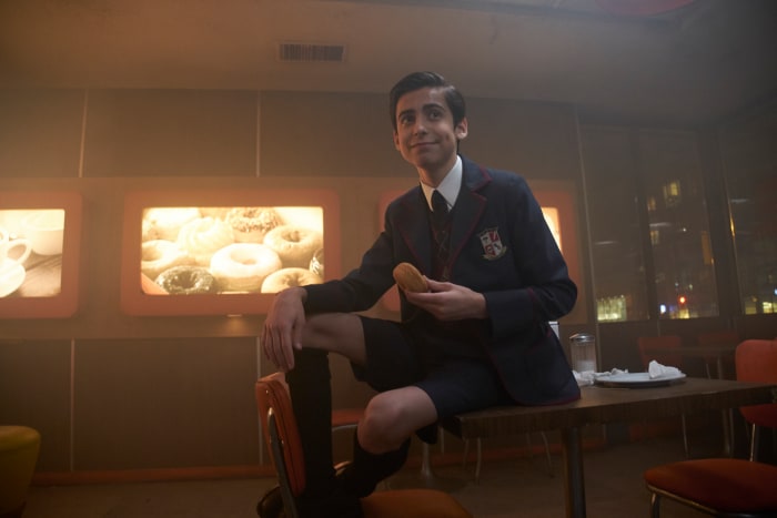 The Umbrella Academy Superheroes And Assassins Wear Vintage Custom Designed Suits And A Lot 