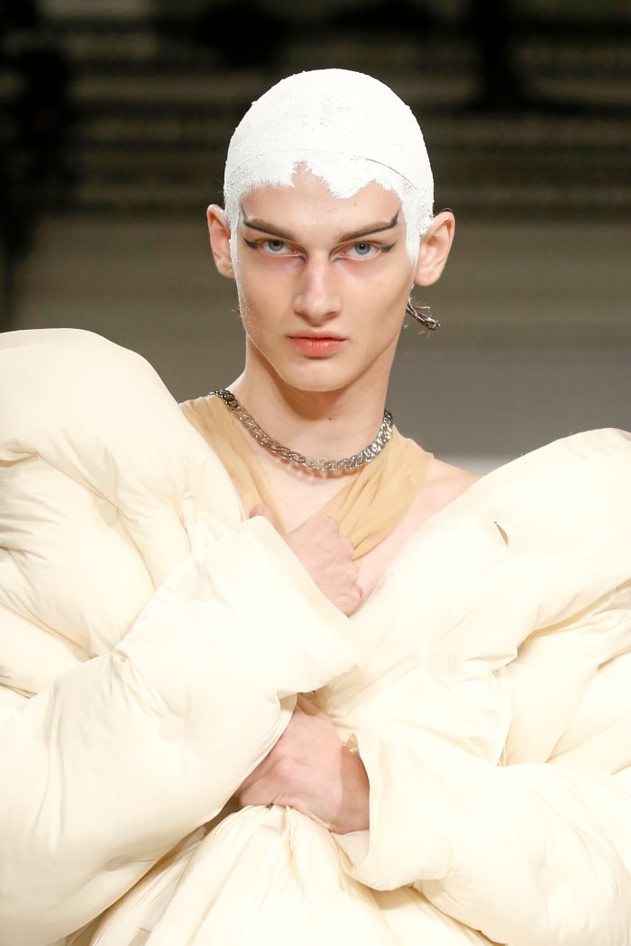 The Beauty Look at Maison Margiela's Fall 2019 Show Channeled a ...
