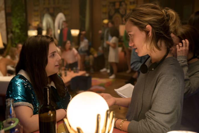 Beanie Feldstein speaks with director Olivia Wilde. Photo: Francois Duhamel/Courtesy of Annapurna Pictures