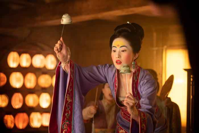 How the Makeup, Hair and Costumes in 'Mulan' Speak to Chinese Art and ...