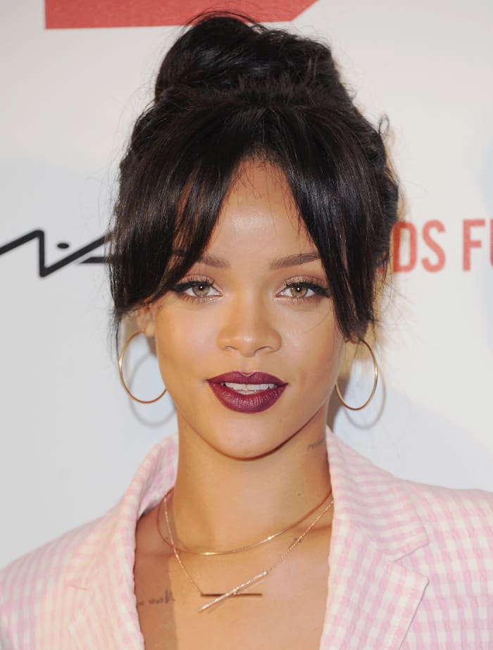 Terrific Outfits in Style Background (Natural beauty Edition): Rihanna’s In advance-of-Their-Time Curtain Bangs