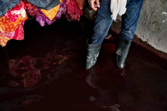 Waste from a dyeing factory in Bangladesh ends up in the Buriganga river.