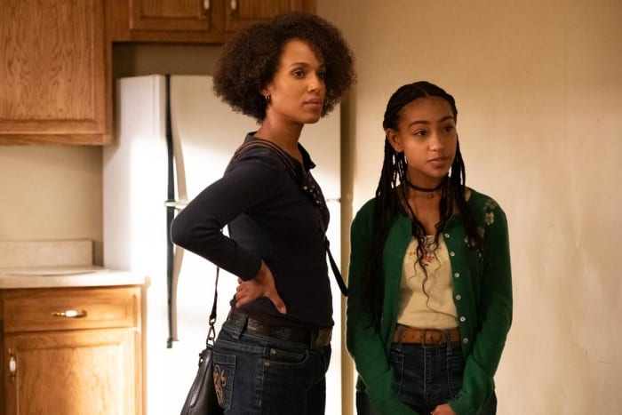 Mia in vintage Ann Taylor jeans (the back pocket embroidery!) and daughter Pearl (Lexi Underwood).