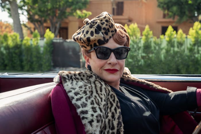 Avis (Patti LuPone).