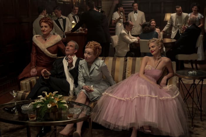 Avis (Patti LuPone), Ernie (Dylan McDermott), Ellen Kincaid (Holland Taylor) and Claire (Samara Weaving).