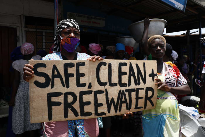 Kayayei in Accra gather to protest the government of Ghana’s failure to provide relief packages promised them in the face of Covid-19's spread.