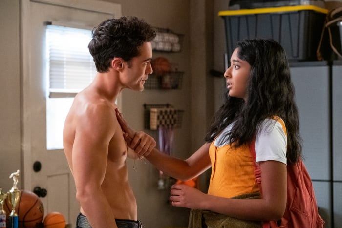 Hey, over here! Devi (Maitreyi Ramakrishnan, right) in a Mindy Lahiri-inspired yellow top (and Paxton Hall-Yoshida, as played by Darren Barnet, left) on 'Never Have I Ever.'