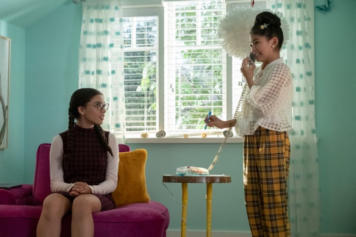 Mary Anne (Malia Baker, left) and Claudia Kishi (Momona Tamada, right). Most of Claudia's and Stacey's jewelry is Konplott by Miranda Konstantinidou.