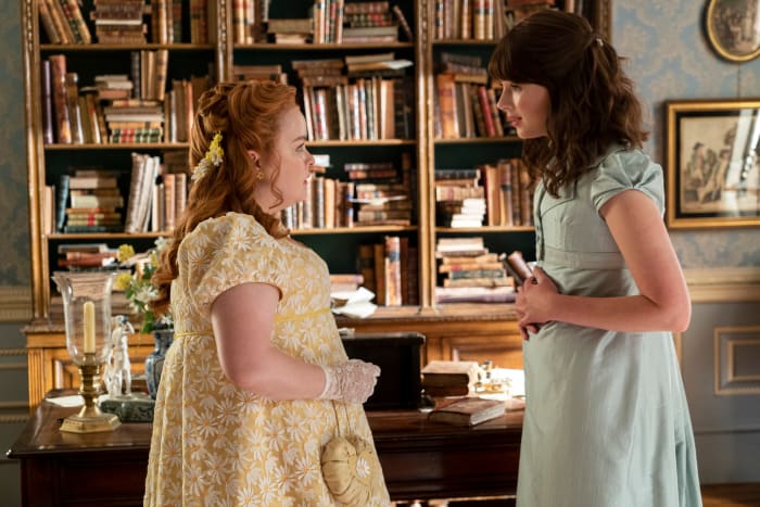 Penelope Featherington (Nicole Coughlan) matches her dress to her handbag, or 'reticule,' as they say in Regency, and Eloise.