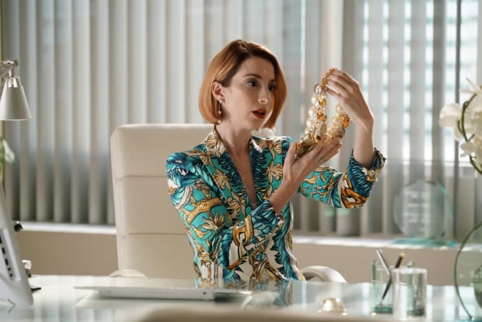 Bernard as Lauren Heller embodying Diana (Miriam Shor)'s power aesthetic in the 'Younger' season seven premiere.