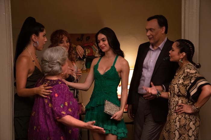 Carla, Abuela (Olga Merediz), Cuca, Vanessa, Kevin (Jimmy Smits) and Daniela.