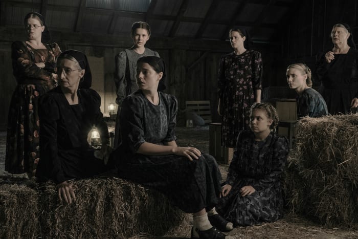 Left to right: Mejal (Michelle McLeod), Greta (Sheila McCarthy), Neitje (Liv McNeil, back), Mariche (Jessie Buckley, front), Salome (Claire Foy), Autje (Kate Hallett, sitting on ground), Ona (Rooney Mara) and Agata (Judith Ivey) in the hayloft.